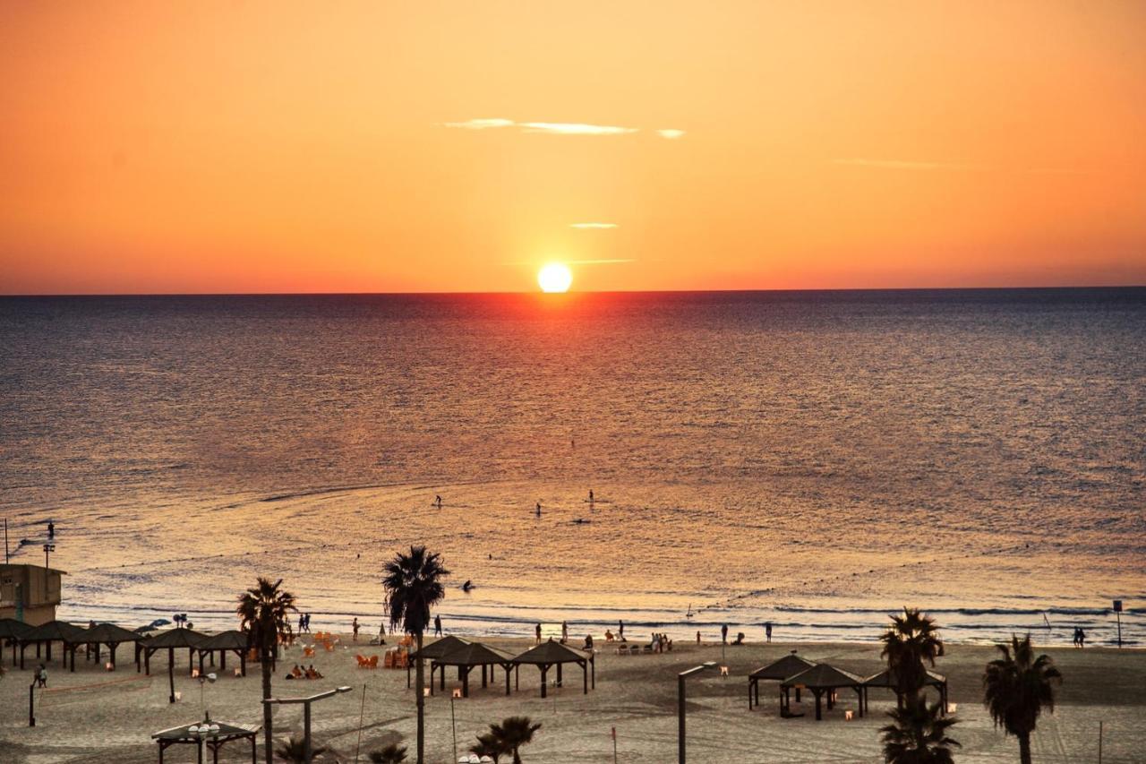 Beach Hotel By Zvieli Hotels Tel Aviv Exterior foto